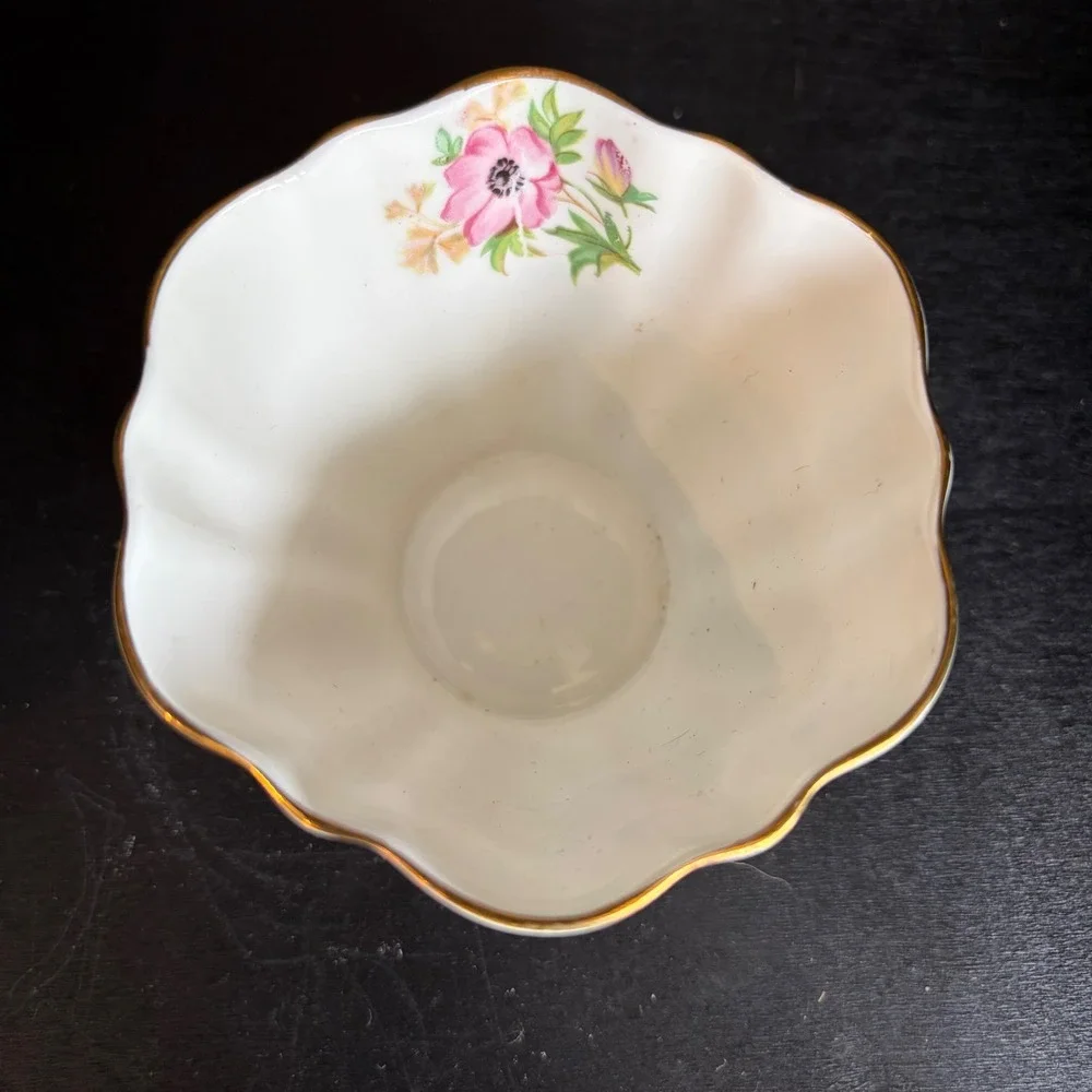 Victoria C&E Bone China England Floral Anemone Scalloped Sugar Bowl Gold Gilt